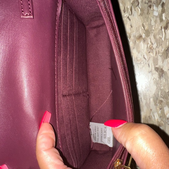 Badgley Mischka crossbody/clutch. NWT. - Picture 3 of 9